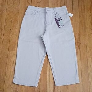 Gloria Vanderbilt Amanda Capri Jean Dove Grey Size 8P NWT